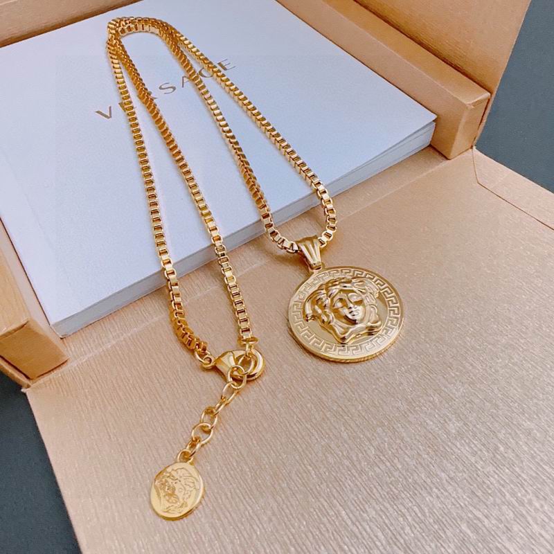 Versace necklace lyx225